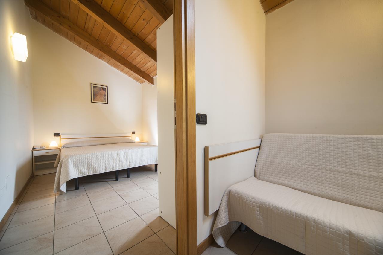 Residence Il Capodoglio Rimini Bagian luar foto
