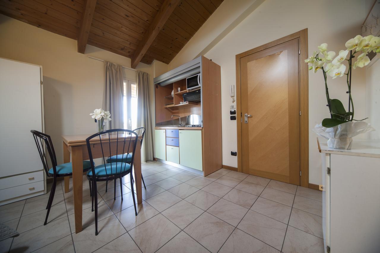 Residence Il Capodoglio Rimini Bagian luar foto